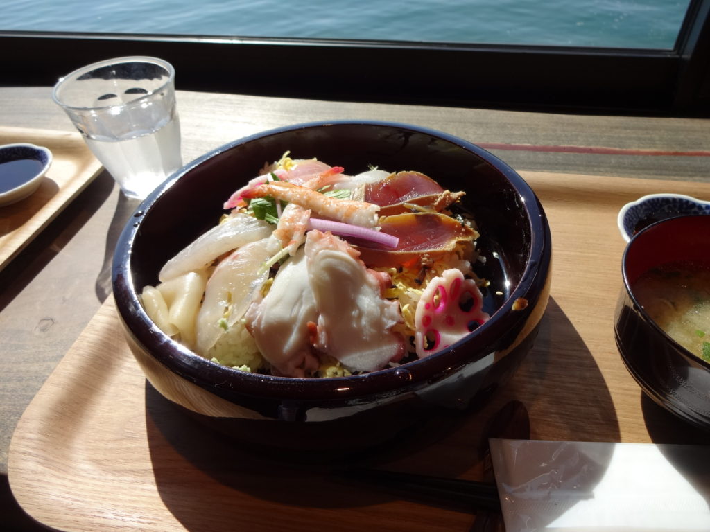 伊根カフェの海鮮丼